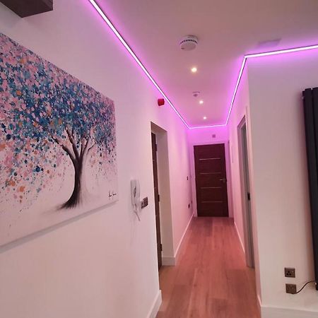Central Penthouse With Hot Tub & Views 24 Cheltenham Bagian luar foto