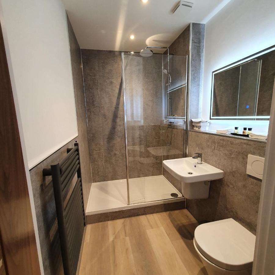 Central Penthouse With Hot Tub & Views 24 Cheltenham Bagian luar foto