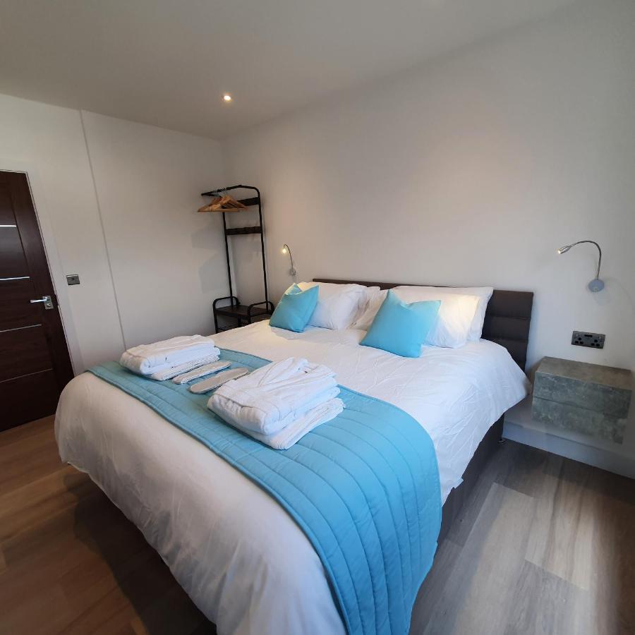 Central Penthouse With Hot Tub & Views 24 Cheltenham Bagian luar foto