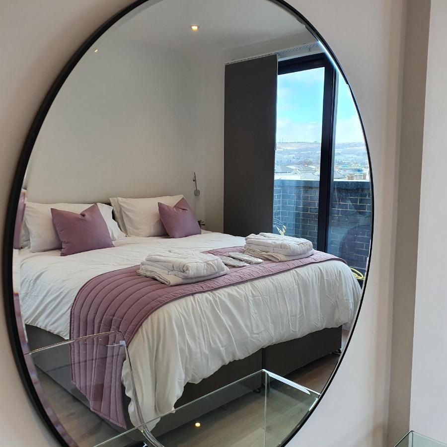 Central Penthouse With Hot Tub & Views 24 Cheltenham Bagian luar foto