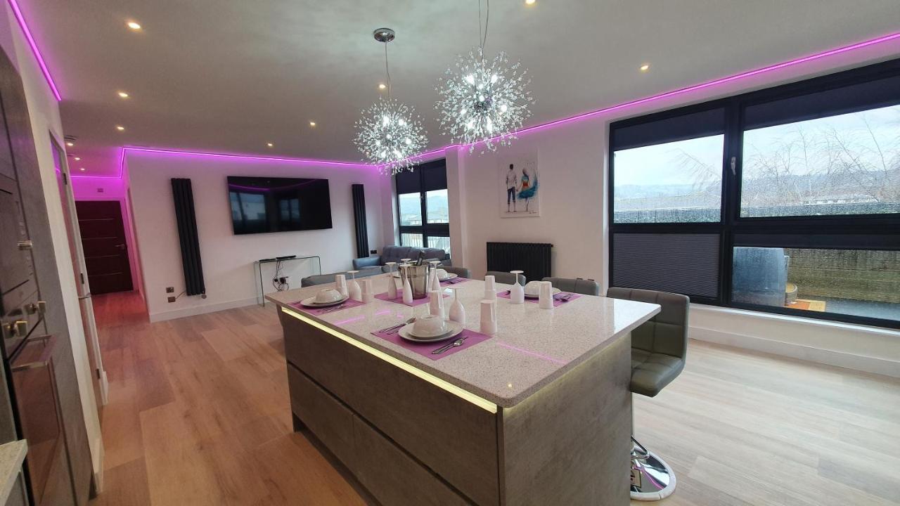 Central Penthouse With Hot Tub & Views 24 Cheltenham Bagian luar foto